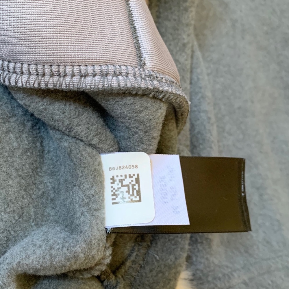 The North Face Men’s 200 WT Tundra In Grey - Picture 6 of 7